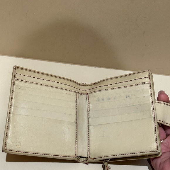 Gucci Red Bifold Wallet With Rubber Logo - Picture 7 of 13
